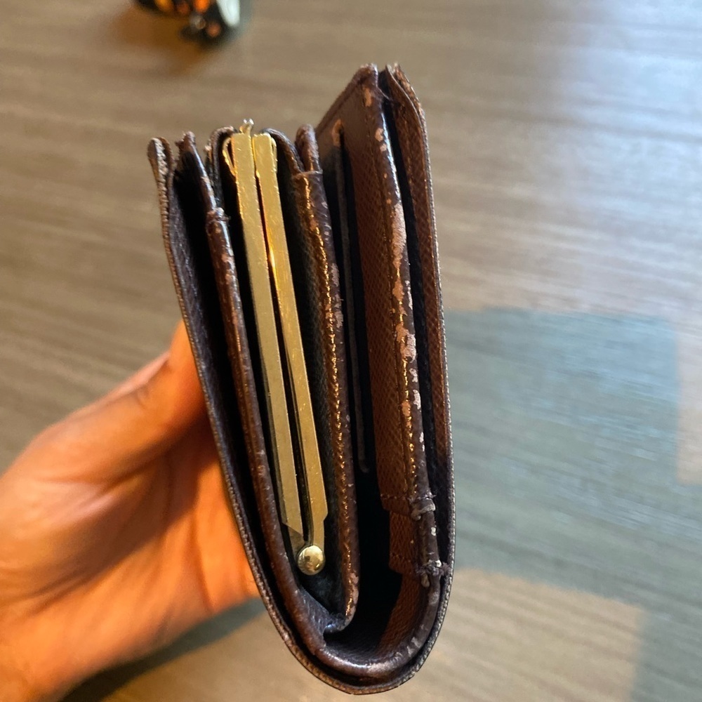 LOUIS VUITTON DAMIER EBENE KISS LOCK WALLET​​​​​​​​ - Picture 6 of 16
